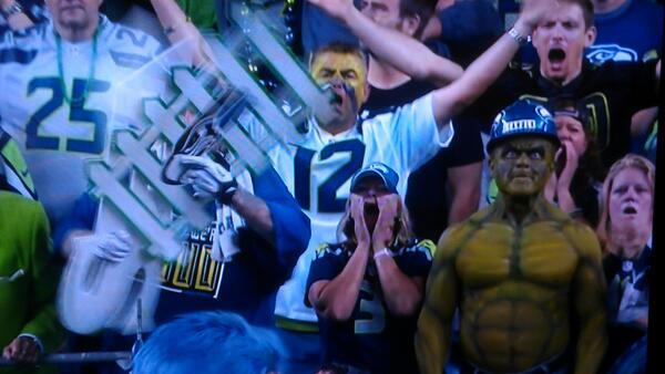 DHforHOF's tweet image. People acting like it's his first game. #Pfft Lol #SeaHulk @Seahawks RT @NFLONFOX The Seattle Seahulk?