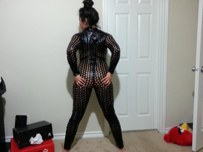 Jump squats abs and a hour on the bike! Gotta sleep.Nothing to do with my post but damn @Ivy_OS http://t<a href="/tag/ps4share"class="tags"><span>#ps4share</span></a>