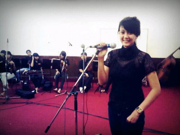 Nah ini. Dlu 2 taun jd singer di <a href="/BSO_Solo/">Bengawan Symphony</a> :) orchestra yg terr luar biasa di antero jagad raya :)