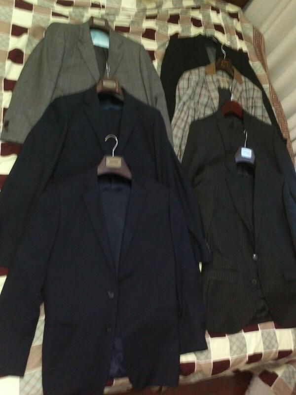 smoncada89's tweet photo. de mis 8 jerseys de rayas a mis 8 trajes a medida... como ha cambiado mi armario... #LoQueHayQueVer http://t.co/uRT5HJYjLz