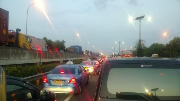 RT <a href="/dja_ndaf/">Nizar</a>: 17.58 Lalin dari exit tol Kapuk arah tol dalam kota padat merayap