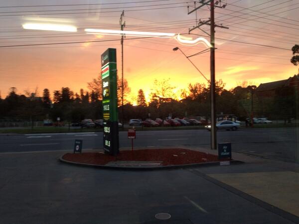 ScottAmphlett's tweet photo. A big reason why I love my site. #sunset over the #botanicgardens http://t.co/Yy341QeQgr