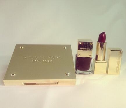 We draw tomorrow PM for this Michael Kors "glam" set. To enter, follow <a href="/davelackie/">dave lackie</a> &amp; RT good luck everyone!!