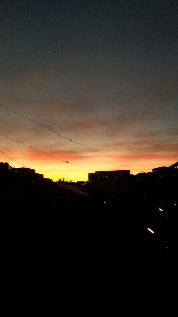 0129ikuko's tweet photo. 台風一過＼(^_^)／ベランダからも
こんなきれいな夕焼けが… http://t.co/8C2xAm4jZ2