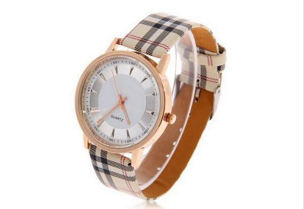 Escaparate_MyC's tweet photo. Reloj estilo Burberry por TAN SOLO 10€!!! Un chollazo que te enviamos directamente a tu casa. Preguntanos como!!! http://t.co/LWfKzjo1iC