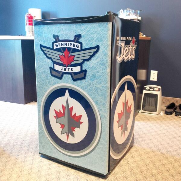 fishergirl39's tweet image. Just got the new addition to my #NHLjets office! So excited! #gojetsgo #haveacoldone
