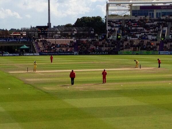 etonrifles68's tweet photo. I don't like cricket - I love it! #comeonengland http://t.co/s6fmbZHkjc