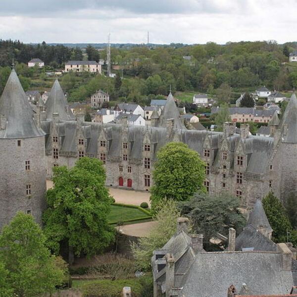 CardinalisClub's tweet photo. Château de Josselin, JOSSELIN @CardinalisClub #Raidigma http://t.co/OgrfzHJo5P http://t.co/xUmgtlX9jd