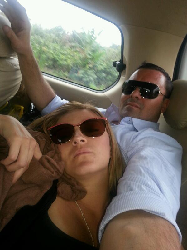 alekenig's tweet photo. Viajando con @NATALIAPAS para la competencia de @RetoGamaTV junto a @Eltanque_1 a Hillary Resort &amp; Spa de Arenillas! http://t.co/MZXJm8htUl