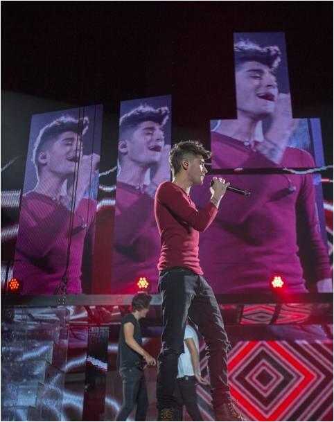 onedirection's tweet photo. #1DPicOfTheWeek = @ZaynMalik... X 4! 1DHQ x http://t.co/nfdUd69j1e