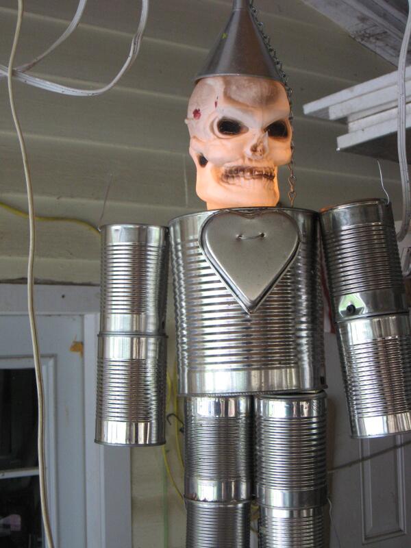 braden525's tweet photo. happy Halloween. made this tin guy. Near Joplin. http://t.co/nhFYXsPjcK