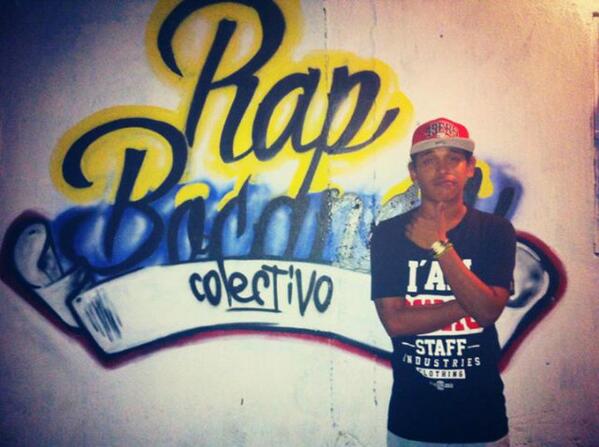 BocaneyRap's tweet photo. @jey_elemental Afuera de Nuestro Point #BocaneyRap http://t.co/yHZY139xSS