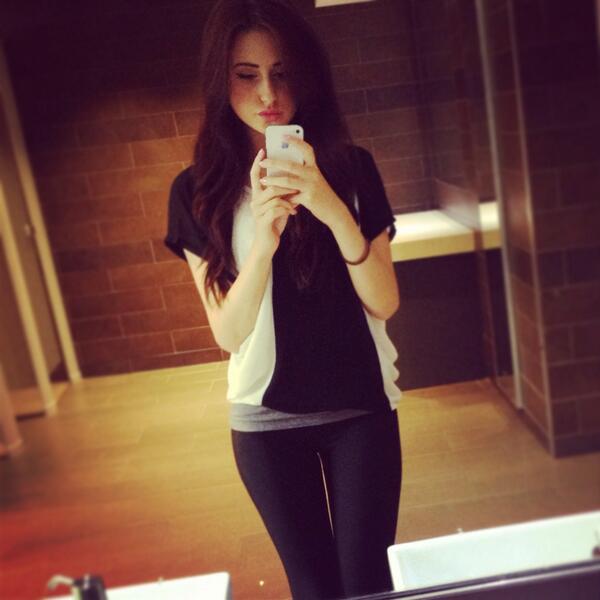Lilisummer14's tweet photo. Mirror selfie 💁 http://t.co/XTSu2PGhDj