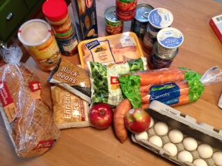 FoodDepository's tweet image. Kate&apos;s #SNAPChallenge food. It&apos;s hard to live on this for a week, but if SNAP funding is cut, it&apos;ll be even harder.