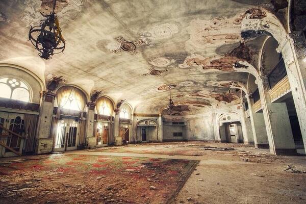 GhostPlaces's tweet photo. Hotel abandonado em Mineral Wells, Texas http://t.co/tzP2PJ1yfM