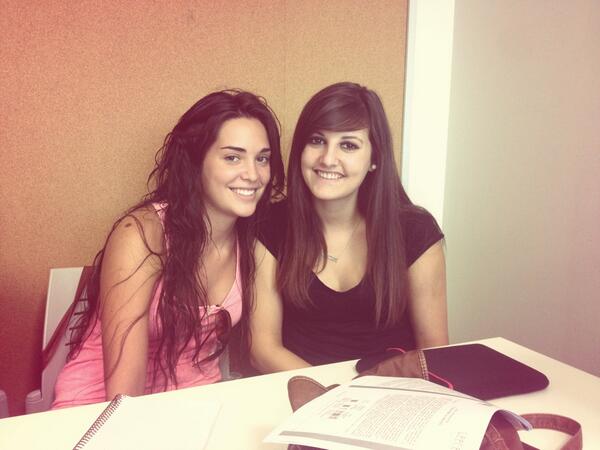 esbueva15's tweet photo. Vuelta a las clases, risas y tonterias muy alocadas con la loca de @lucia_seta http://t.co/2KMp34TYy9