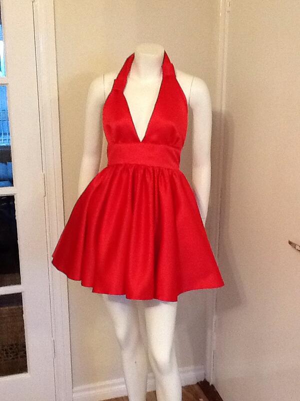 CocosKicks's tweet photo. Beautiful red satin hand made by coco couture one of 28 inch waist £25.00 tonight only http://t.co/MWzEkb9xaN