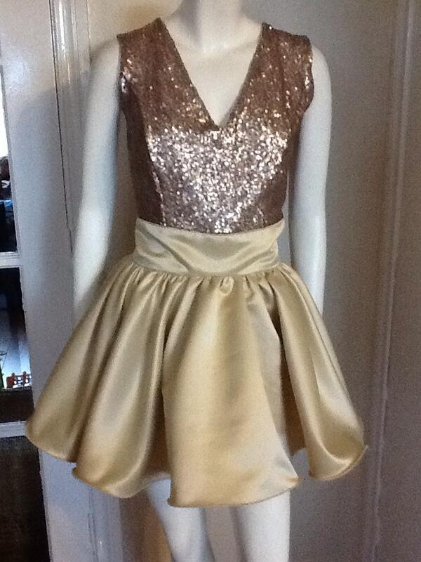 CocosKicks's tweet photo. One off gold Curley hem size 34inch waist £25.00 http://t.co/8RLuDXvnZw