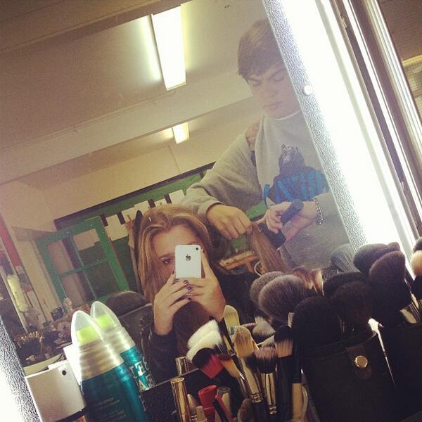 mia_mbruce's tweet photo. awh @Danny__Pearson doing my hair http://t.co/eJUDrQl5w9