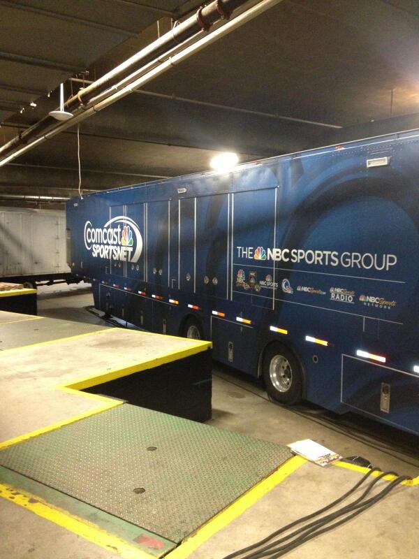 loudounhounds's tweet photo. #ComcastSportsNet truck set up for #BaltimoreHockeyClassic tomorrow, helped put on by #Hounds' VIP S&amp;E! #BHC2013 http://t.co/ckhz1wtFgs