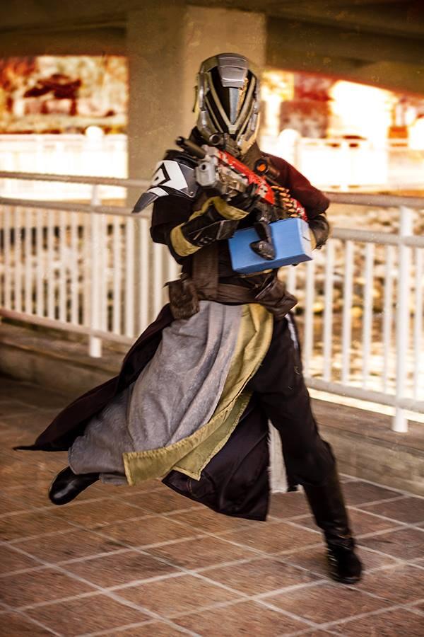 Bungie's tweet photo. Bad ass Cosplay! http://t.co/WEPanfbdtl http://t.co/B1PdQ8bwtZ