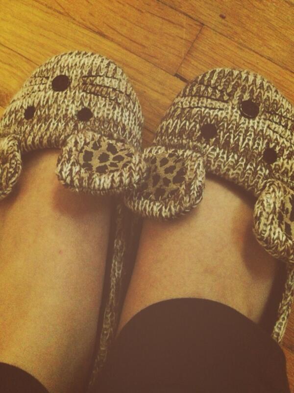 ProvokeChangeAR's tweet image. am madly in love with my new slippers right now 😍 #sowarm #finallycold #mouse