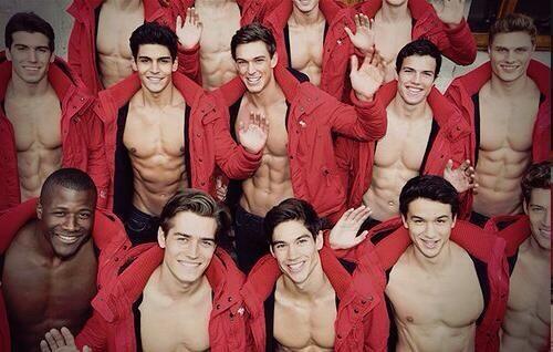 MomentSex's tweet photo. Les mannequins d'Abercrombie &amp; Fitch. http://t.co/KRLBKOrE84