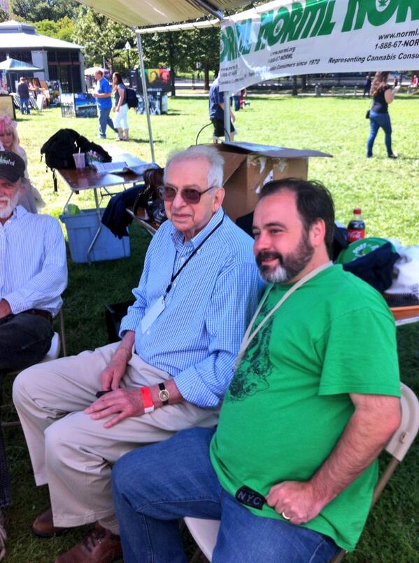 InfiniteHead's tweet photo. #bostontreeparty http://t.co/AKGgDn5Fxc
