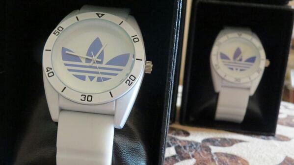 Zurich_shop's tweet photo. ساعات اديداس عقارب,, 
السعر =60 
#اديداس #adidas #ساعات http://t.co/9kJCnwZ1Wv