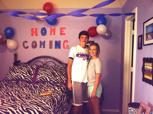 jennasals's tweet photo. Homecoming❤ http://t.co/tQZHysZvww