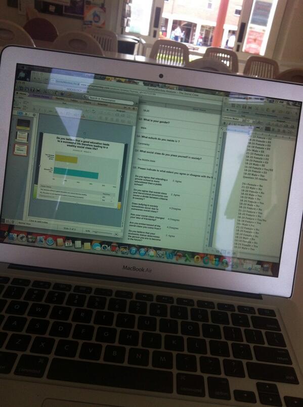 deeflo25's tweet image. There's nothing more I want to be doing on a Tuesday morning ... #hateassignments #presentation #duetomorrow #fml 😖