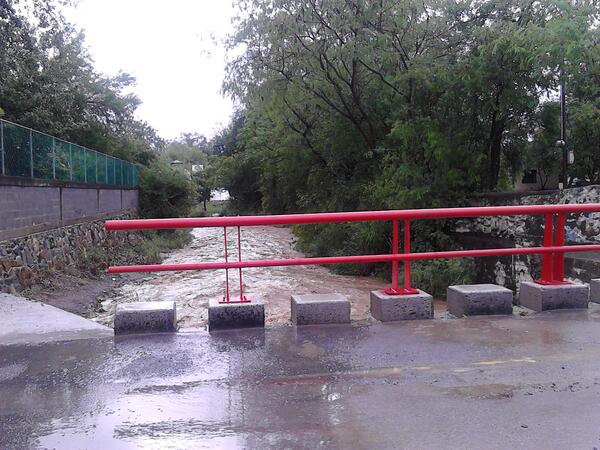 gerafernandez83's tweet photo. Ahora ya no nos indundamos gracias a los nuevos puentes. En secc. los alamos, en Allende n.l. http://t.co/dQo4aiT0ye