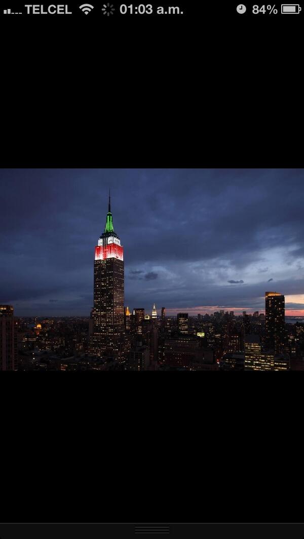 gazostudio's tweet photo. Chequen el Empire State! http://t.co/B8QB7cXobA