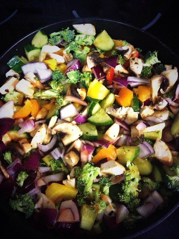 KeraKnight16's tweet photo. @brad_light89 are you sure you still want me to make your lunches? #healthy http://t.co/iO3M69RNV2