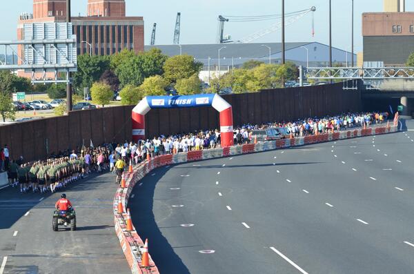 TheMDTA's tweet image. 5K #tunnelrun at Fort McHenry Tunnel Sunday. 800+ participants raised $40,000 for @SpOlympicsMD Proud to host/support
