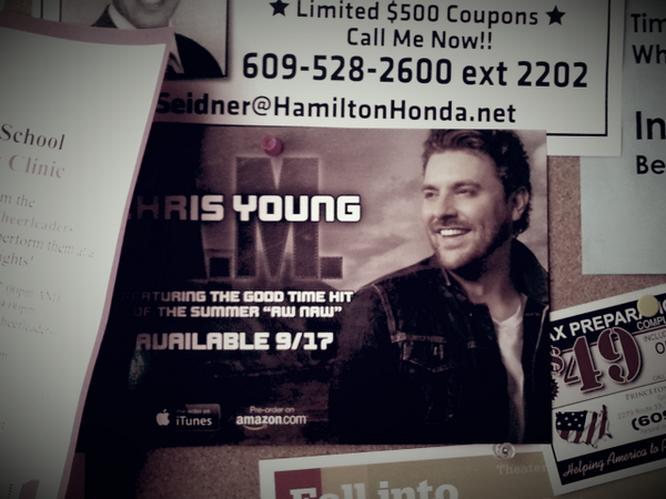 SouthernAtHart's tweet photo. @ChrisYoungMusic last card left after only 5 hours in my store... #awnaw http://t.co/HISTZoGCrc