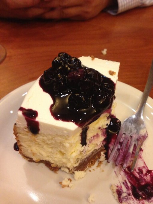 Cheesecake. Yummy! http://t.co/cr6KXw2hin