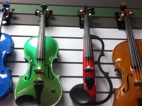 ChadeHig's tweet image. Ok I want to learn to play the violin just so I can play this. It's the coolest violin I've ever seen. #TheRedOne