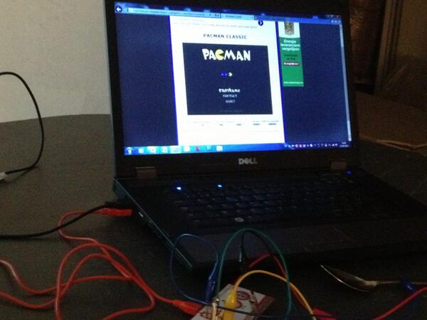 Pacman spelen als illustratie bij #gamification. Spanning! <a href="/levanto/">Levanto Financial</a> met <a href="/SteWellens/">Steven Wellens</a> <a href="/geertcortebeeck/">Geert Cortebeeck</a>