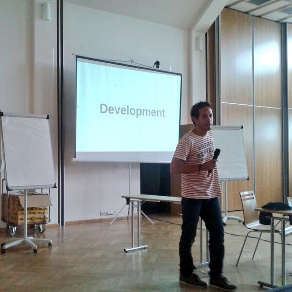 lippenherz's tweet image. .@HlmnRmr presenting our development teams at #Sourcecamp @Sourcefabric