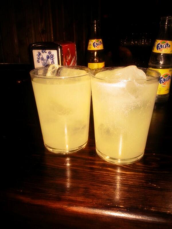 Xufy_'s tweet photo. Empezamos bien la tarde de lluvia...! Jaja @AlbaS_Molina http://t.co/Pw1tfD7bpj
