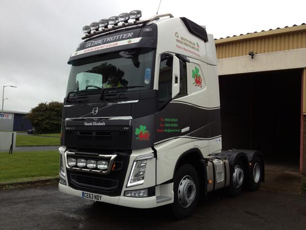 EliteSigns's tweet photo. Our #Wrap team have just completed this #partialWrap of a brand new #Volvo FH540  using @3MWrapsUK #MatteDarkGrey http://t.co/tdudv3IRkT