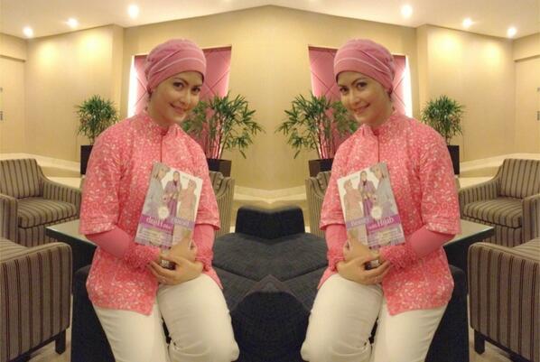 BeautywithHijab's tweet photo. Cantik dan ramah,,thank you kak Inez Tagor,,cc @SefiraMeyda @Sy_Rohmania @bebenadila http://t.co/cN9q9cSwaF