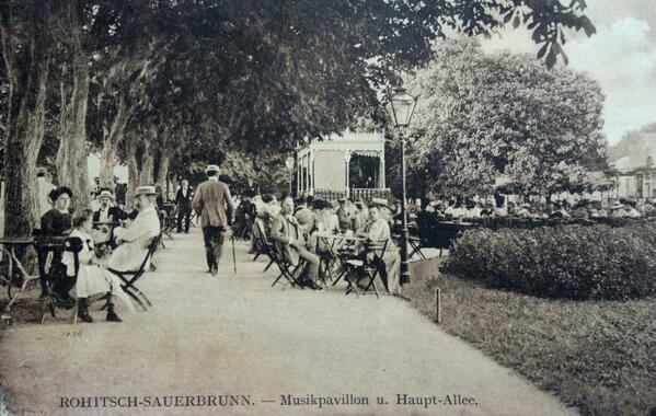 knjiznicaNUK's tweet photo. Sprehod in kavica na svežem zraku (razglednica poslana 1911). http://t.co/QFgMiYJQCj