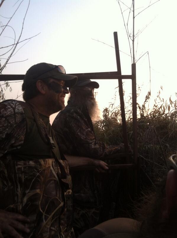 JaseDuckman's tweet photo. Si in duck blind telling the story of how he overcame a 30 foot shark with his bare hands. #Hey http://t.co/fdiG557jNF