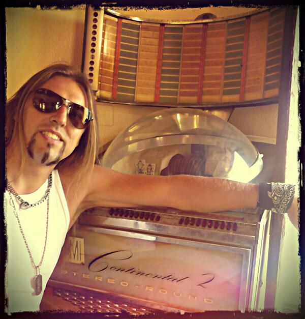 MarcoNikolic's tweet photo. Look what I found...and it has all cool r'n'r classic tunes inside ; )Ξ http://t.co/88qp0KTrVJ