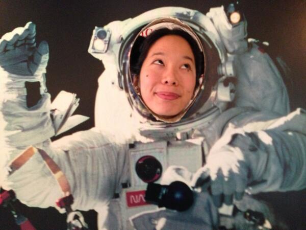 LoneSignal's tweet image. Oh, #WallopsFlightFacility photo op...Emiko is going to represent #LoneSignal, and how!