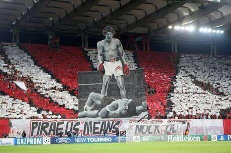 FBAwayDays's tweet photo. Olympiakos display tonight. http://t.co/D9664ZH1uE