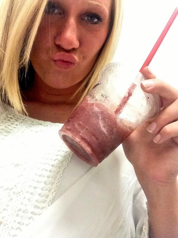 talynprovo's tweet image. Aide perks 😍😋 #freesmoothies