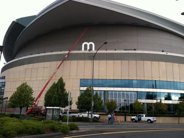 andywhall's tweet photo. The rose garden is now the moda center! #moda http://t.co/un8oTjRWbw